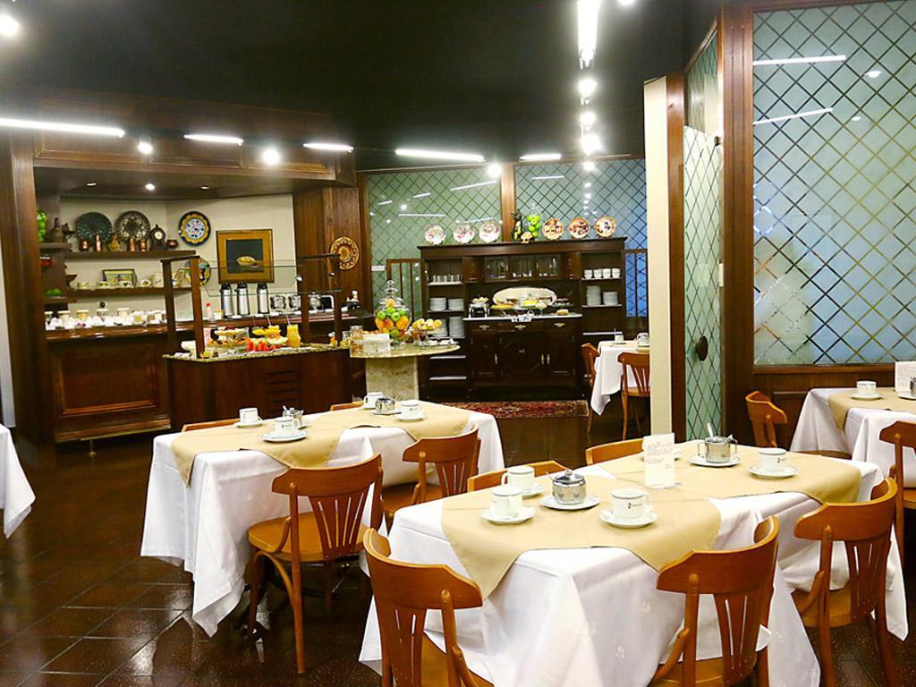Village Hotel Ponta Grossa Kültér fotó