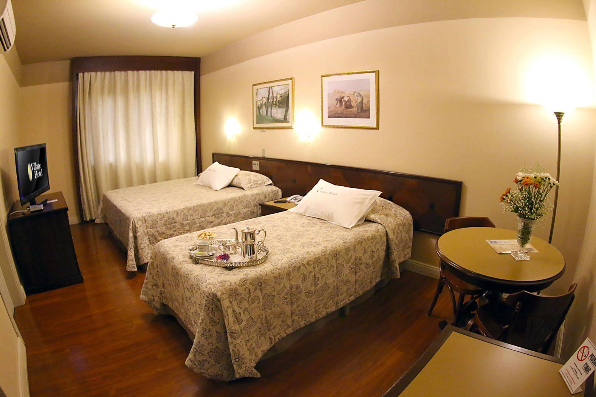 Village Hotel Ponta Grossa Kültér fotó